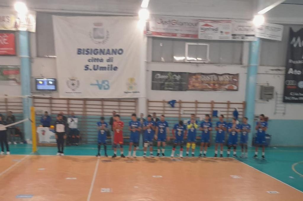 Al termine di una maratona durata oltre due ore, la Datterino Volley Letojanni riesce ad espugnare il terreno di Bisignano, dopo uno svantaggio iniziale con i letojannesi sotto di due set.