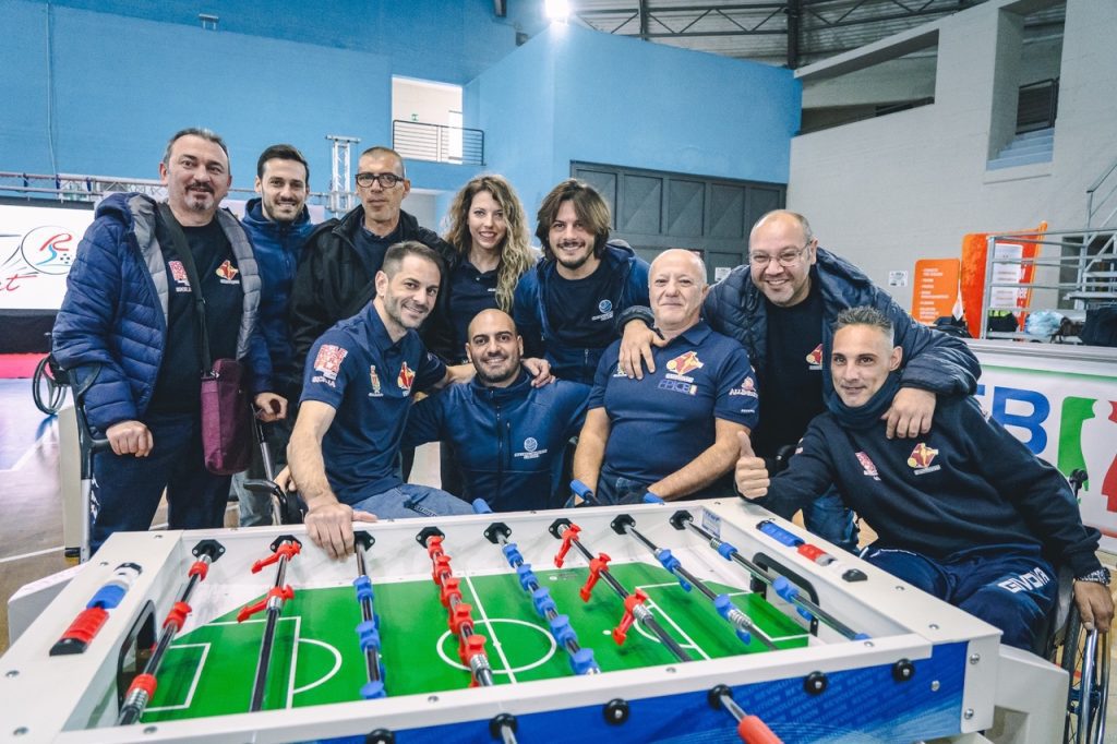 Cala il sipario sul weekend dedicata al calcio balilla paralimpico realizzato al PalaRussello di Messina. La Coppa Italia ed il Campionato Italiano Assoluto, manifestazione indetta dalla FPICB ed organizzata da Mediterranea Eventi con la compartecipazione ed il patrocinio del Comune di Messina, hanno portato in riva allo Stretto tantissimi atleti da ogni parte d’Italia, che hanno regalato grande spettacolo e tante sfide entusiasmanti.